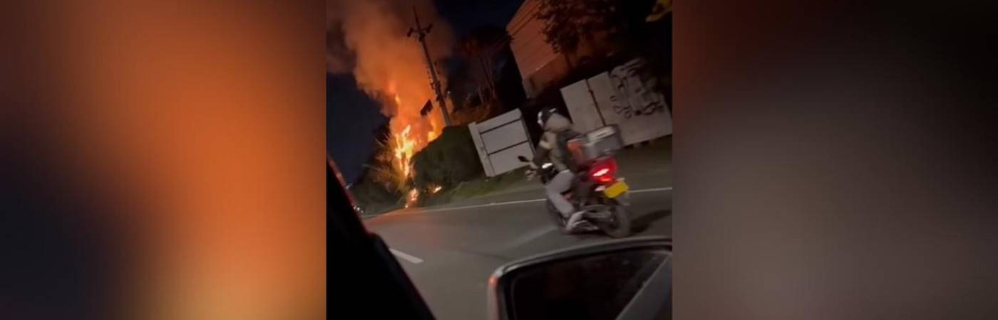 Incendio registrado en la madrugada del 17 de marzo. FOTO: @MIORIENTE