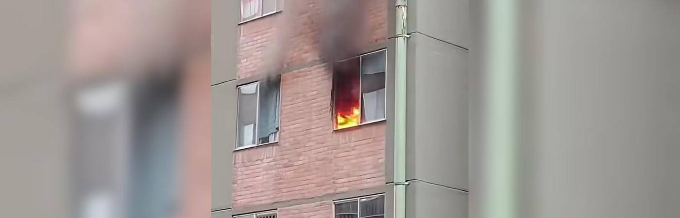 Incendio en la Unidad Residencial Rincón del Bosque, en Bello. FOTO: CAPTURA DE VIDEO TOMADA DE FACEBOOK ALCALDÍA DE BELLO