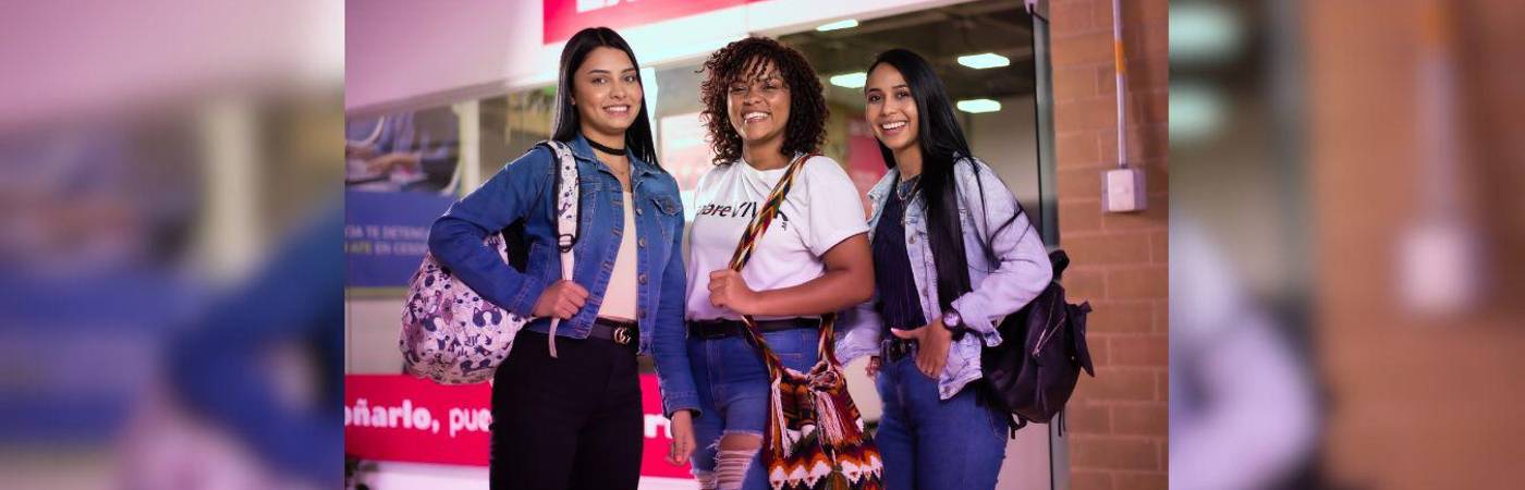 Los cursos de empleabilidad son muy útiles para la vida diaria. Si le interesa conocer más sobre estos inscríbase con Comfama para que fortalezca su perfil laboral. / FOTO: CORTESÍA COMFAMA