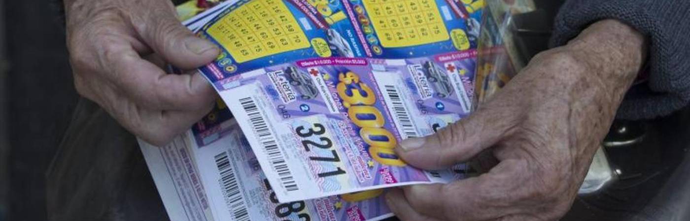 Revise su billete o recibo, pudo ser el ganador de alguna de las loterías que jugaron ayer. FOTO: DONALDO ZULUAGA
