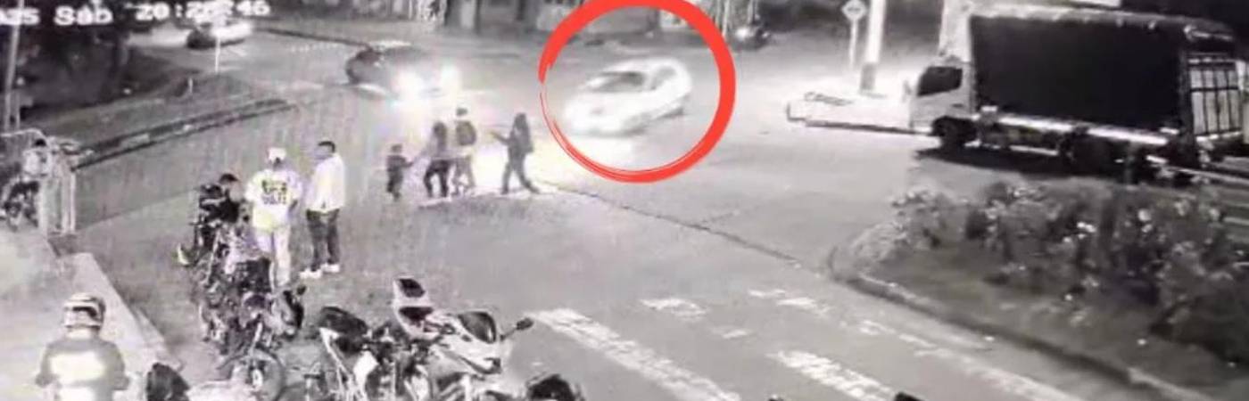 Momento previo al atropello de las 11 personas en Bogotá quedó captado en cámara. / FOTO: CÁMARA DE SEGURIDAD - Q’HUBO BOGOTÁ