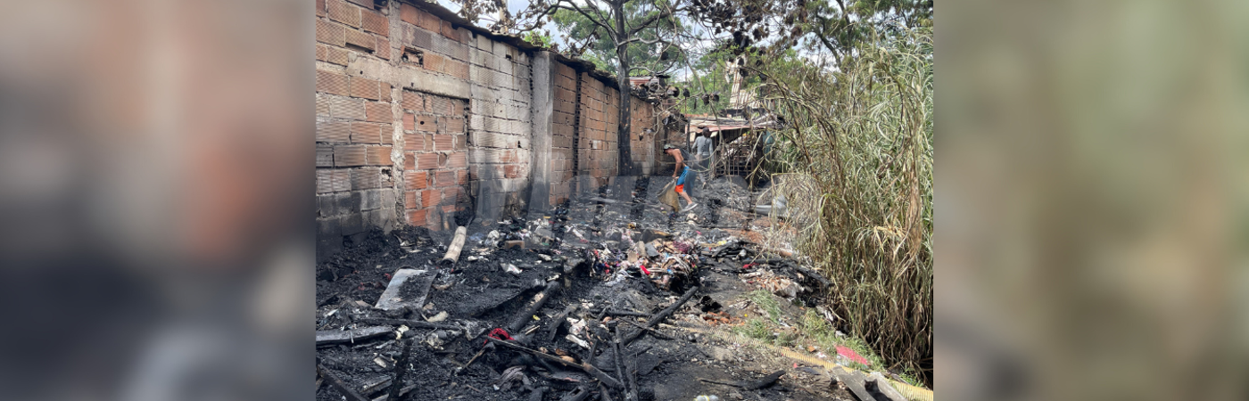 Incendio en bodega de reciclaje de Acevedo, Medellín. / FOTO: SINDY VALLE