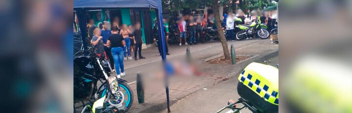 La víctima cayó muerta junto a una ciclovía. /FOTO: CORTESÍA - DENUNCIAS ANTIOQUIA