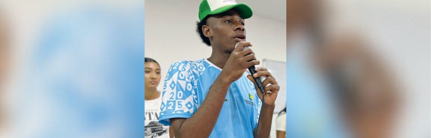 La Alcaldía de Chigorodó compartió esta foto en la que Yeimar se ve participando en el Foro Juvenil Mi Voz Cuenta, donde habló de paz y reconciliación. /FOTO: CORTESÍA ALCALDÍA DE CHIGORODÓ