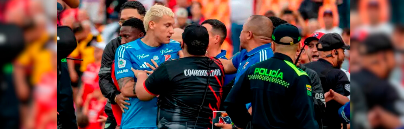 El personal de seguridad del DIM y la Policía intervinieron para calmar a Washington Aguerre. /FOTO JUAN ANTONIO SÁNCHEZ