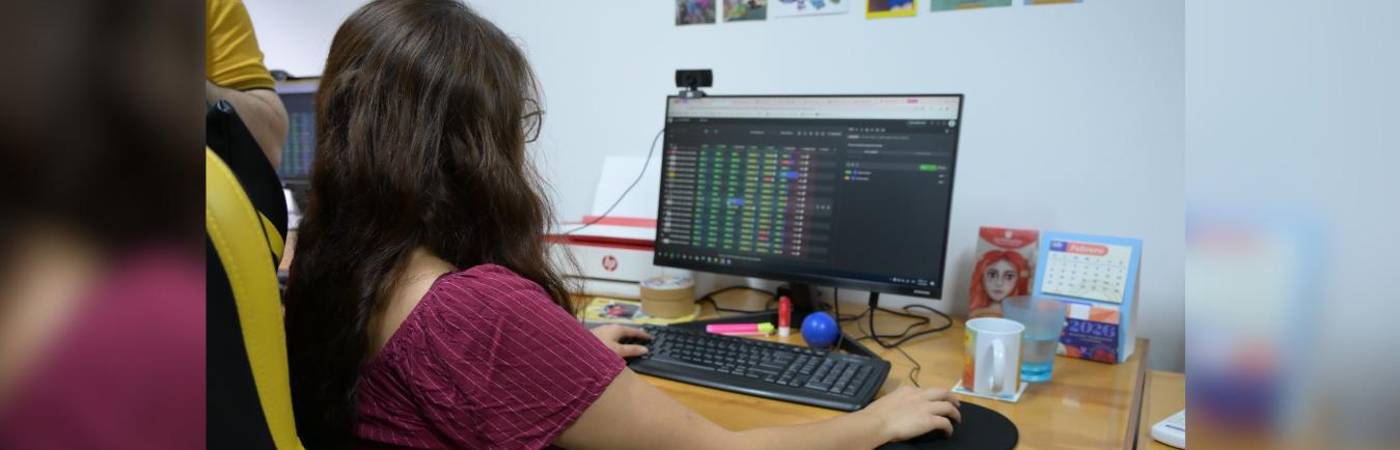 El curso de inteligencia artificial tiene varios módulos prácticos. FOTO: CORTESÍA ALCALDÍA DE MEDELLÍN