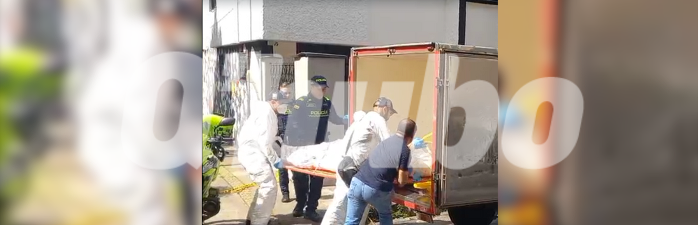 Peritos judiciales del CTI de la Fiscalía se encargaron de la inspección técnica del cuerpo. / FOTO: MAURICIO PALACIO