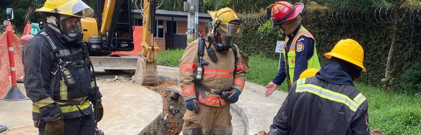 La fuga provocó la evacuación preventiva en 500 metros a la redonda. FOTO: BOMBEROS LA ESTRELLA