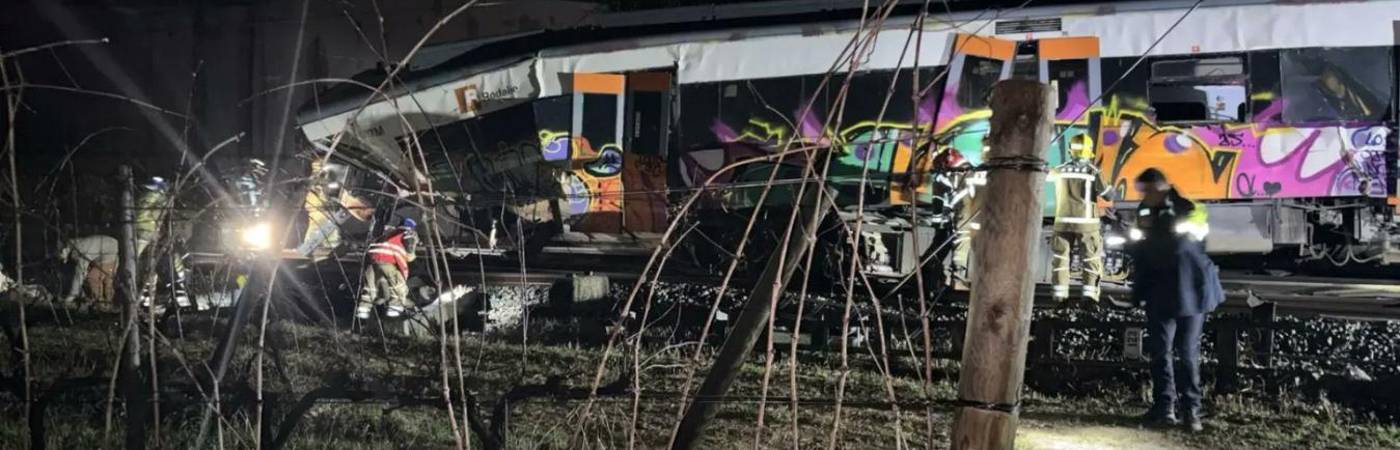 Tren se impacta con muro de contención en Barcelona. FOTO: D.R.A