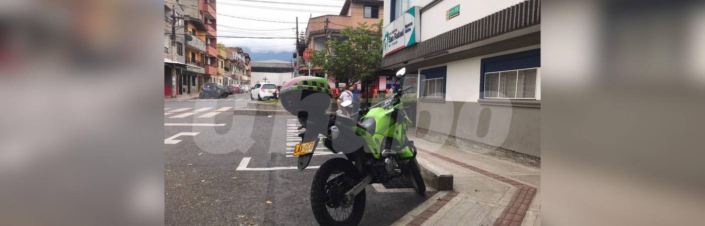 Hasta este parqueadero de ambulancias del Hospital San Rafael, en Itagüí, llegó el vehículo particular con el cuerpo de Rodríguez Ascanio. FOTO: LAURA ROSA JIMÉNEZ VALENCIA