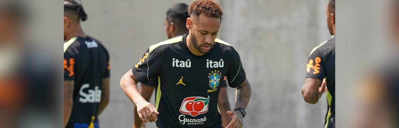 El jugador brasileño Neymar Jr. volvió a entrenamiento con la Selección de Brasil. FOTO: @SANTOSFC