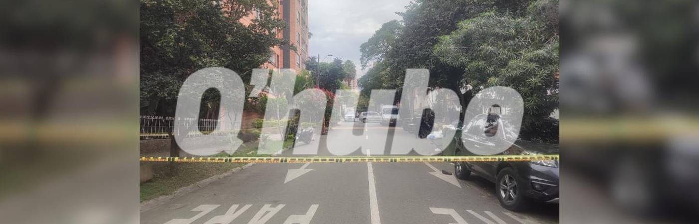 En el lugar de los hechos quedó parqueada la moto en que se movilizaban los presuntos ladrones. /FOTO: ANDRÉS GARCÍA