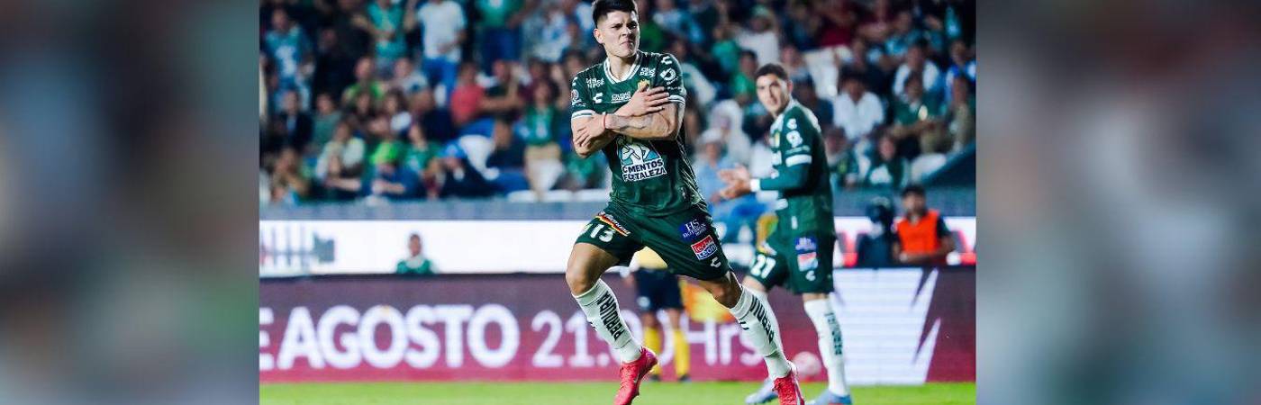 Daniel Arcila celebró en su primera presentación con el León. / FOTO: CORTESÍA @clubleonfc