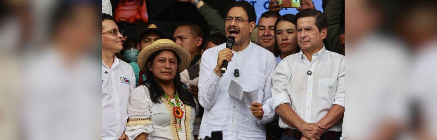 Durante la visita estuvo también Aida Quilcué (izq.), su fórmula vicepresidencial. FOTO: MANUEL SALDARRIAGA