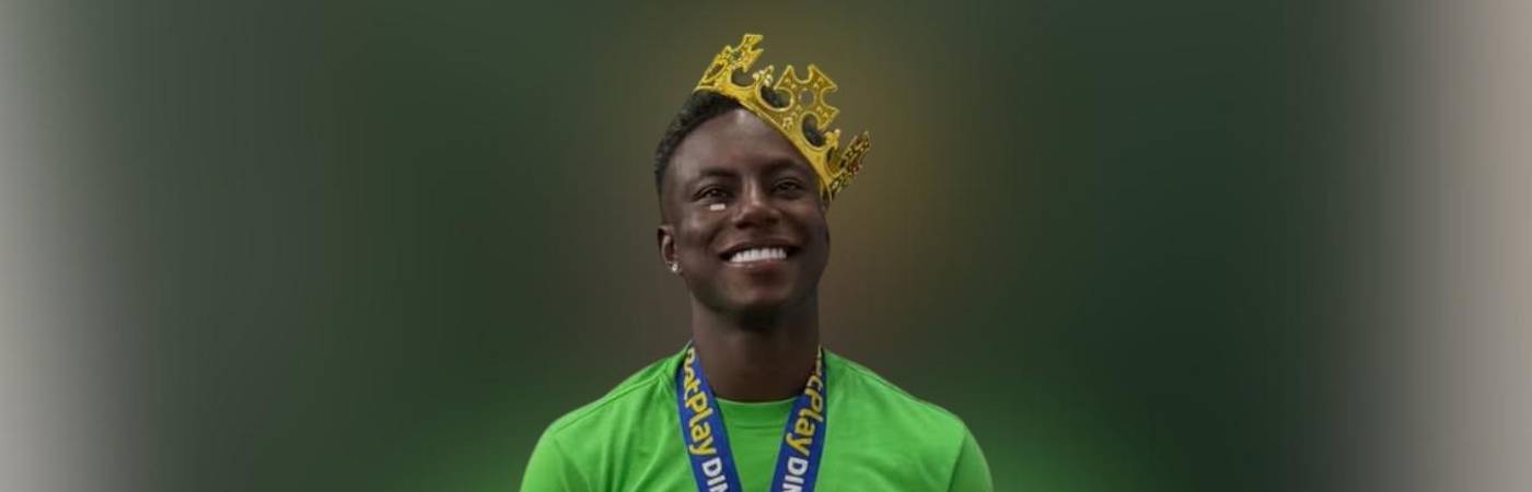 Marino Hinestroza con el trofeo de Copa Colombia. FOTO: @MAARII_ANGULO