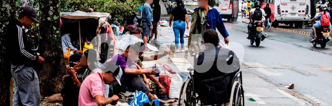 Dar limosna a quienes habitan la calle, dicen las autoridades, fomenta que decidan seguir en estos espacios de ciudad. FOTO: JULIO CÉSAR HERRERA