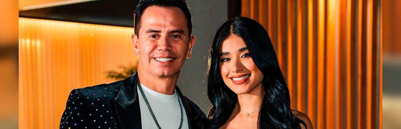 El cantante de música popular, Jhonny Rivera, habló también de la carrera artística de su esposa. FOTO: INSTAGRAM