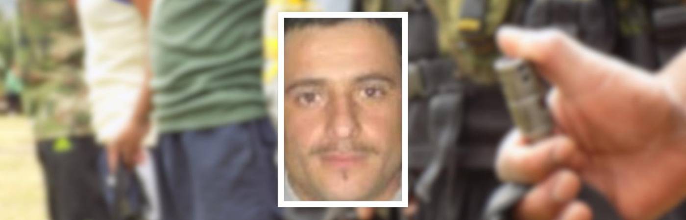 Él es Ferney de Jesús Roldán Rivera, alias Pimpón. FOTOS: COLPRENSA (FONDO) Y TOMADA DE CARACOL RADIO MEDELLIN (DETALLE)