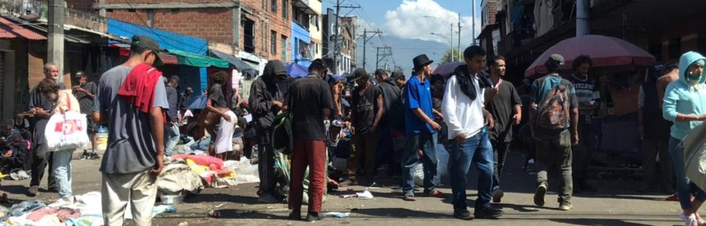 El ataque a bala ocurrió en una zona tomada por los habitantes de calle y consumidores de drogas en el centro de Medellín. FOTO: LAURA ROSA JIMÉNEZ
