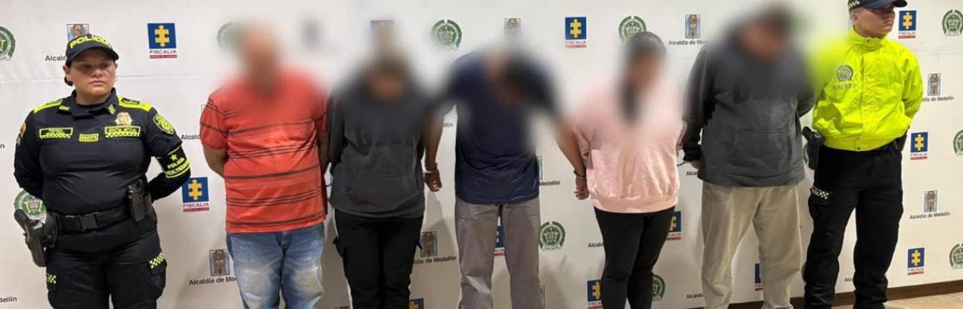Cuatro hombres y una mujer fueron los capturados. FOTO: CORTESÍA POLICÍA METROPOLITANA DEL VALLE DE ABURRÁ