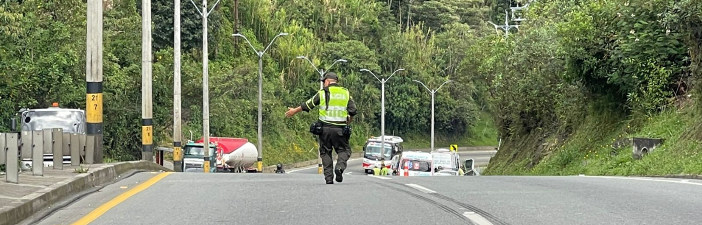 Siniestro vial deja fallecido en la autopista Medellín - Bogotá. / FOTO: CORTESÍA