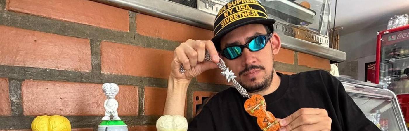 La Plaga es el artífice de varios murales en Medallo, pero ahora está migrando hacia el trabajo en impresión 3D a gran formato. FOTOS: JAIDER ESCOBAR