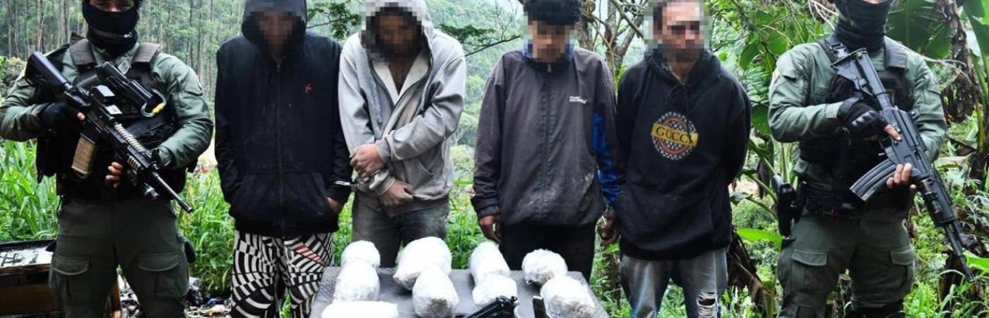 Pillaron tremendo laboratorio de cocaína en zona rural de Barbosa 