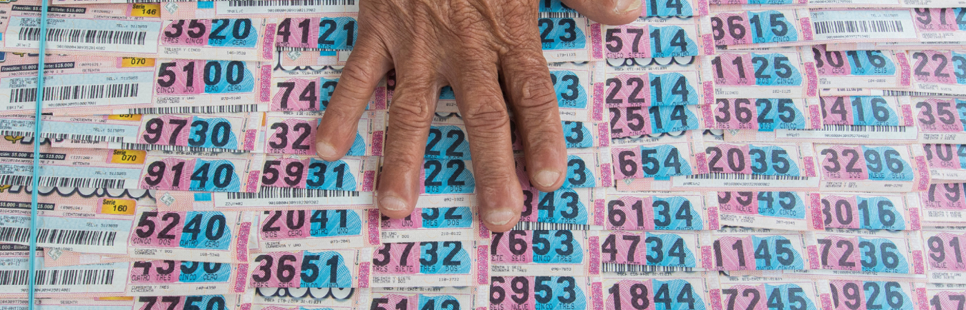Venta de lotería en el centro de Medellín. / FOTO: ARCHIVO