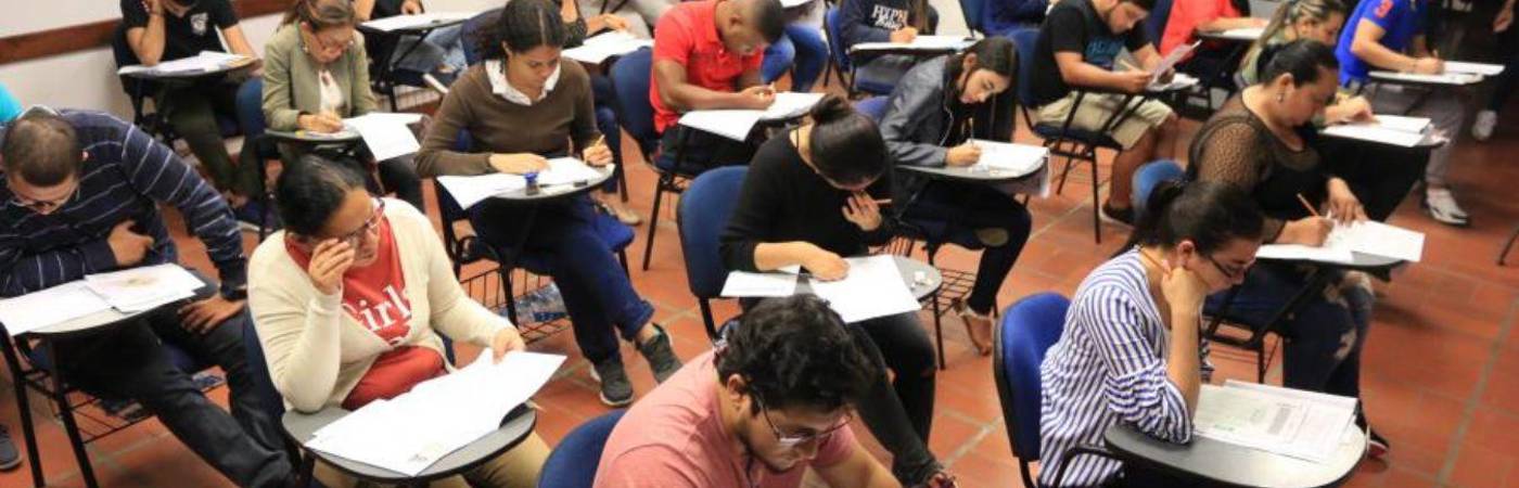 Entre los citados también hay más de 1960 estudiantes extranjeros, incluidos 782 ciudadanos venezolanos. FOTO: COLPRENSA