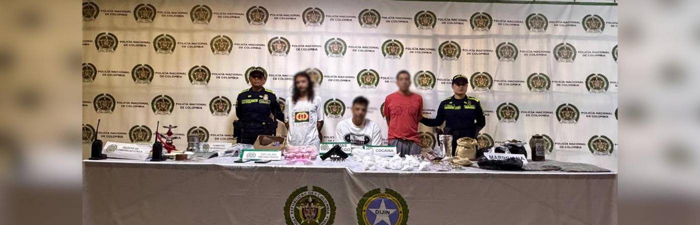 Capturados y droga incautada. FOTO: CORTESÍA POLICÍA METROPOLITANA