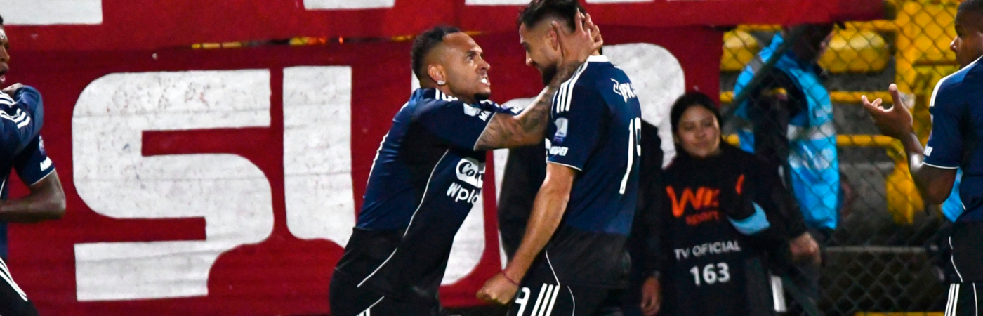 Francisco Fydriszewski (der.) es uno de los goleadores del DIM. /FOTO: X @WinSportsTV