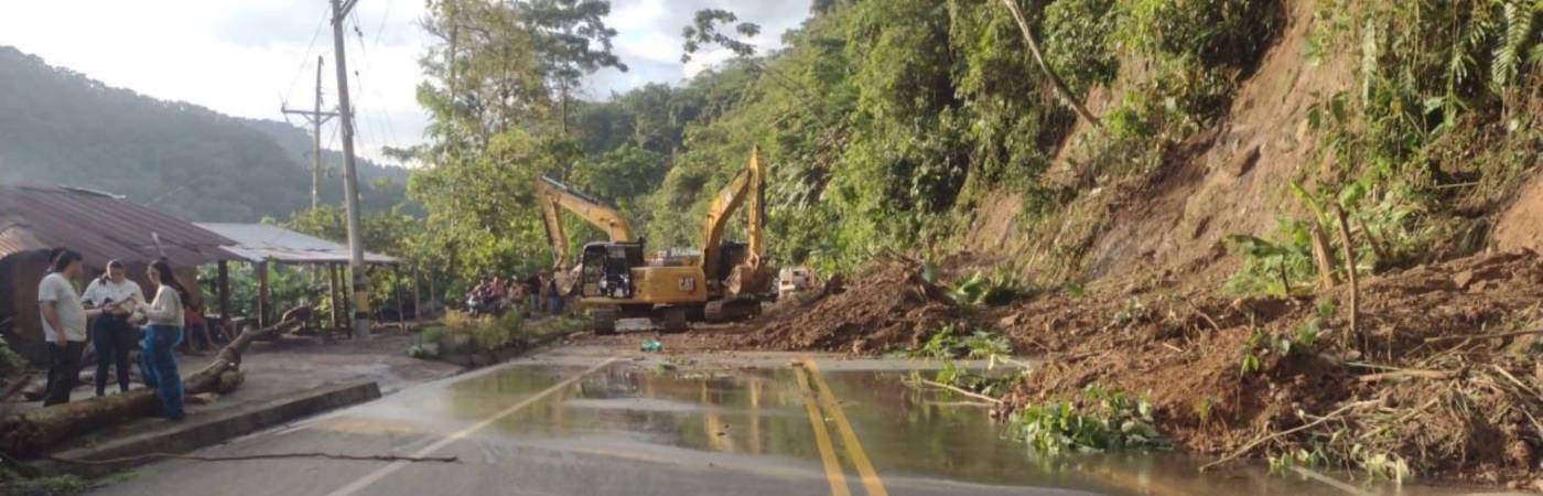 En total, 14 derrumbes ocurrieron en la últimas horas en la vía Medellín - Urabá. FOTO: AUTOPISTAS URABÁ