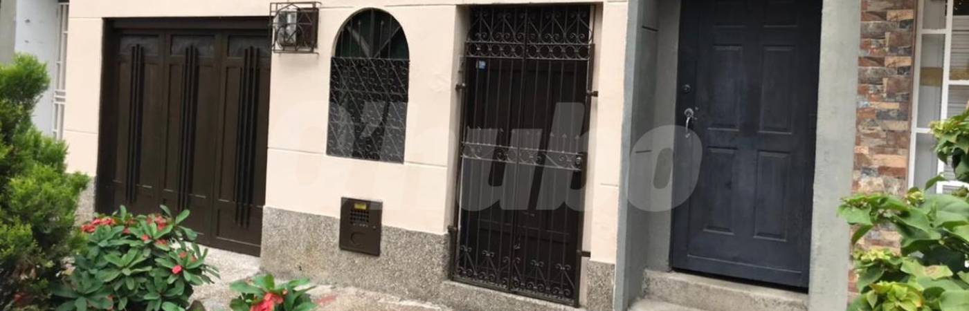 Lugar donde encontraron el cuerpo sin vida de Marco, barrio Boston de Medellín. FOTO: LAURA ROSA JIMÉNEZ VALENCIA