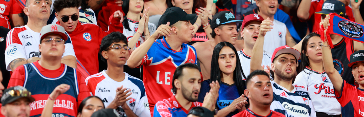 Hinchas de Independiente Medellín en el estadio Atanasio Girardot. /FOTO: MANUEL SALDARRIAGA 