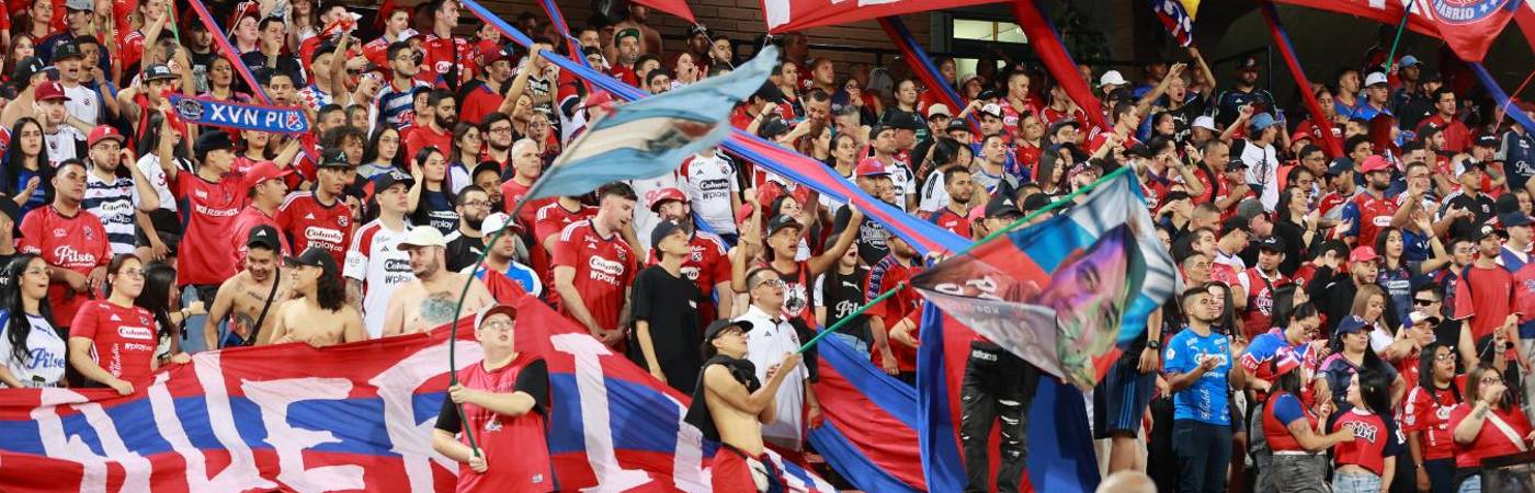 Hinchas del Independiente Medellín. FOTO: MANUEL SALDARRIAGA