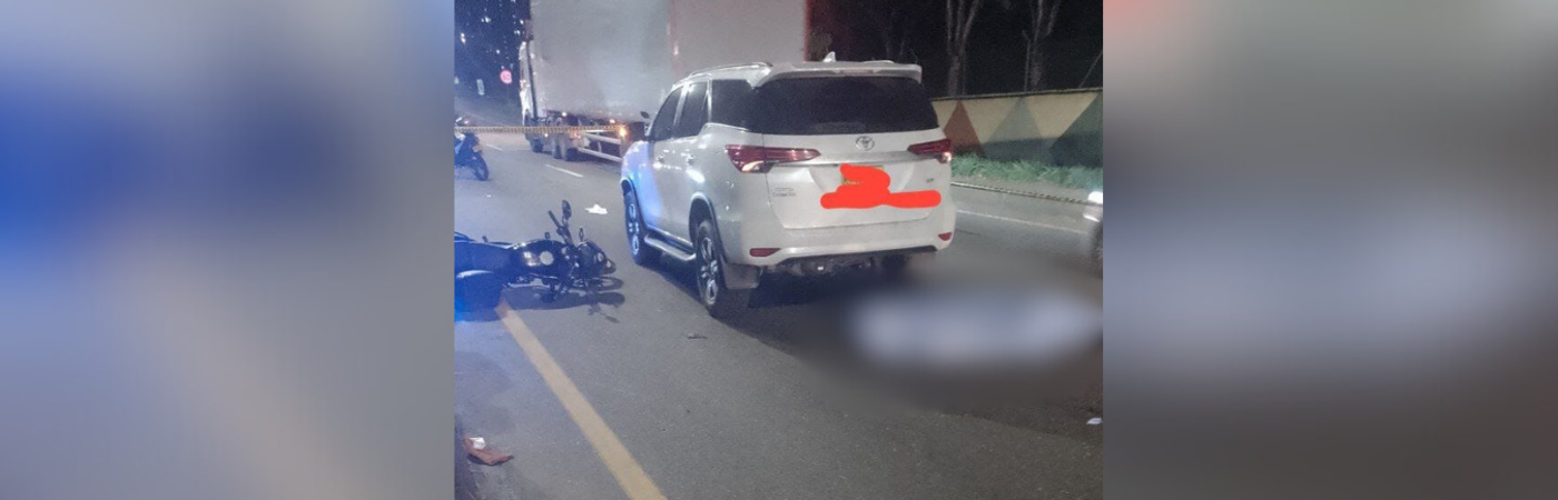 Fallecimiento de motociclista tras accidente en corredor vial de Bello. /FOTO: DENUNCIAS ANTIOQUIA