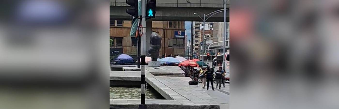 Este fue el paquete sospechoso abandona en pleno parque Berrío. FOTO: CORTESÍA