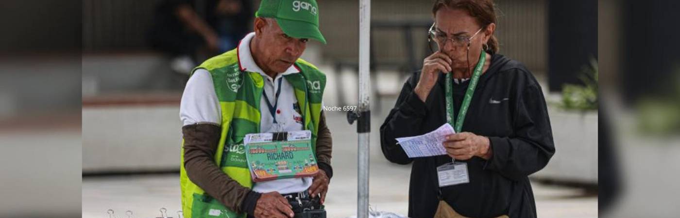 Vendedor de chance y lotería en Medellín. /FOTO: MANUEL SALDARRIAGA