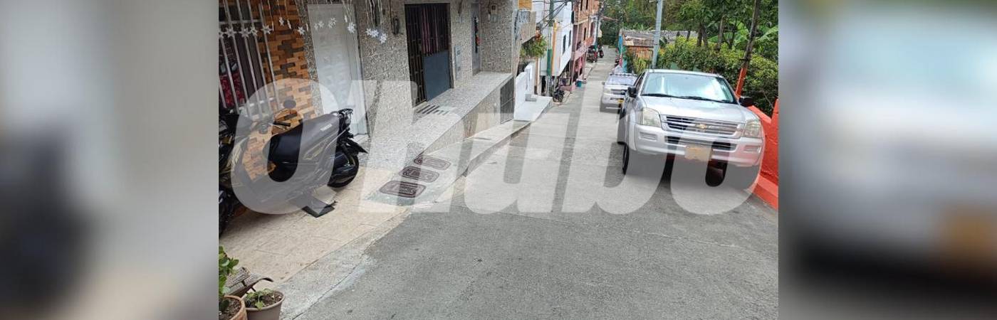 Henry estaba caminando por esta calle con su hijo pequeño cuando fue baleado. /FOTO: CRISTIAN VÁSQUEZ