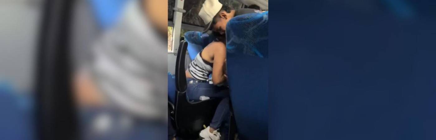El pequeño fue auxiliado por su madre y otros pasajeros del bus, pero falleció días después. FOTO: CORTESÍA DENUNCIAS ANTIOQUIA 