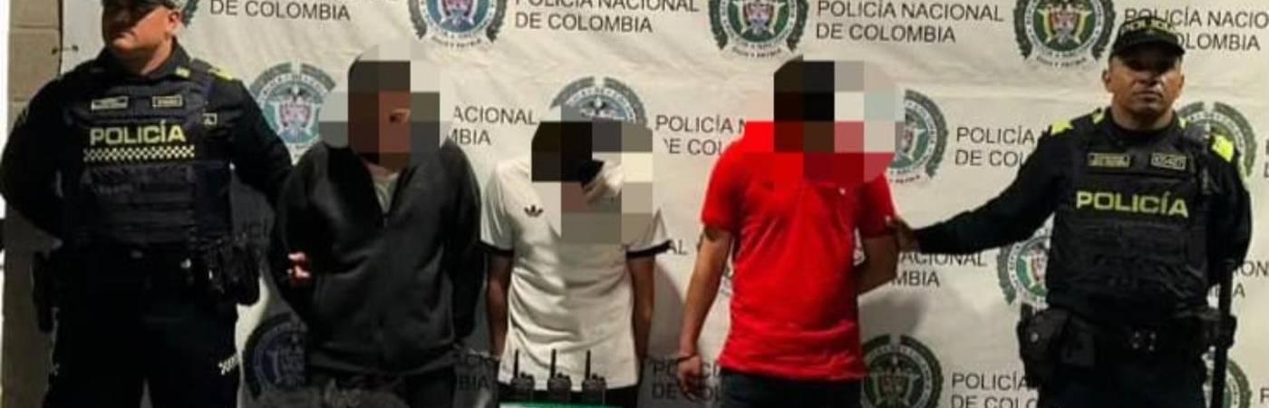 Los sujetos fueron dejados a disposición de la Fiscalía. FOTO: CORTESÍA SECRETARÍA DE SEGURIDAD DE MEDELLÍN