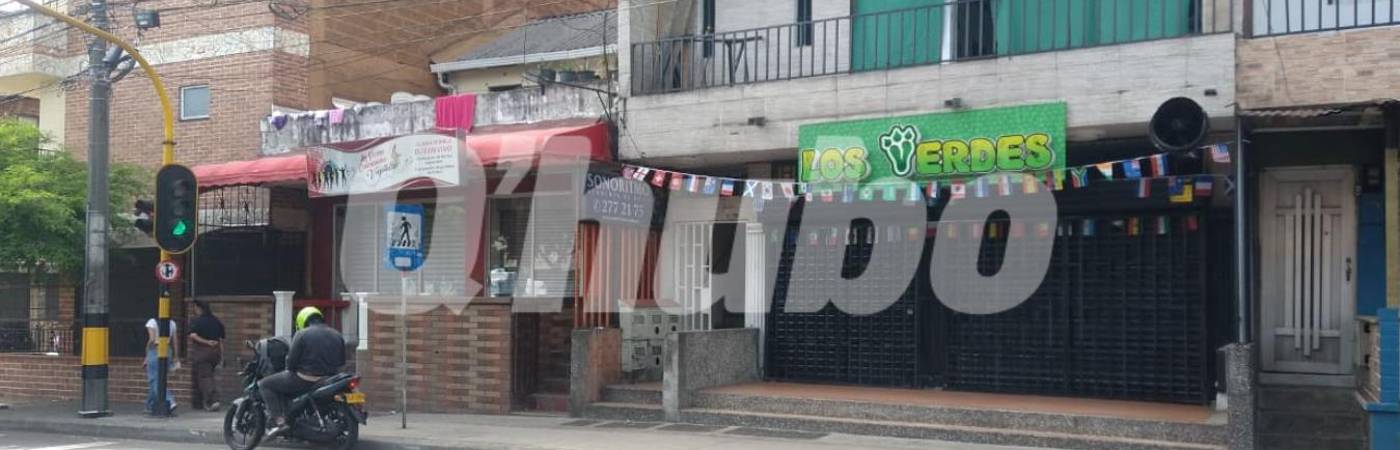 Jason Meyer Rodríguez Villegas fue asesinado en las escaleras internas de este edificio de apartamento. FOTO: GUILLERMO OSPINA