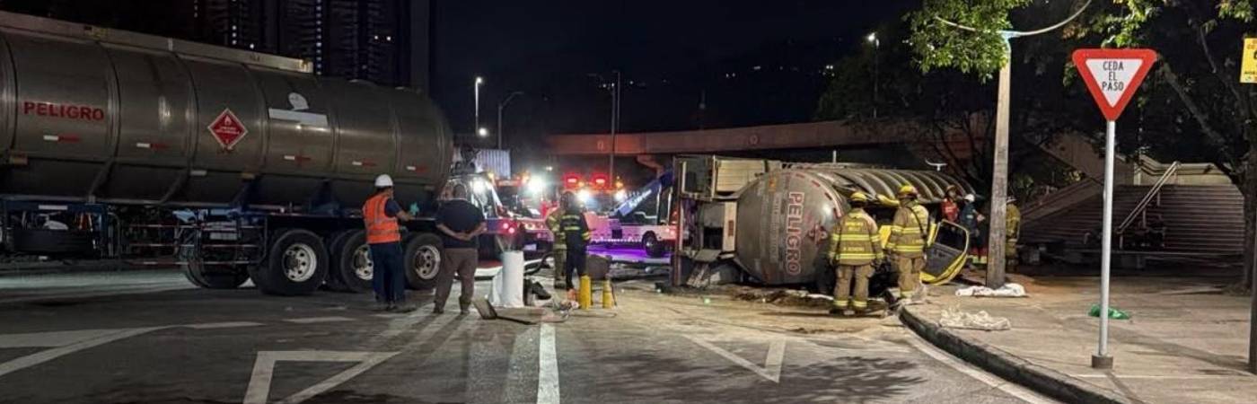 Accidente en la glorieta de Niquía. FOTO: ALCALDÍA DE BELLO