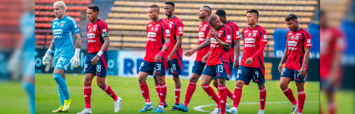 Cabizbajos, así han salido del campo los jugadores del Medellín en los últimos partidos. /FOTO: CAMILO SUÁREZ