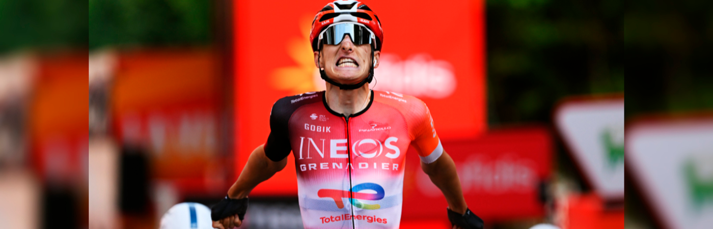 Ben Turner celebrando la victoria. /FOTO: X @INEOSGrenadiers