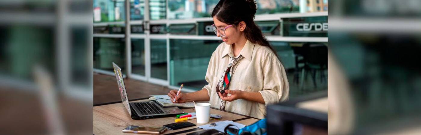 Las becas, disponibles para las sedes de Bello, Rionegro y Medellín, cubrirán entre el 50 % y 70 % del valor total de las matrículas para afiliados tarifa A y B. / FOTO: CORTESÍA COMFAMA - CESDE