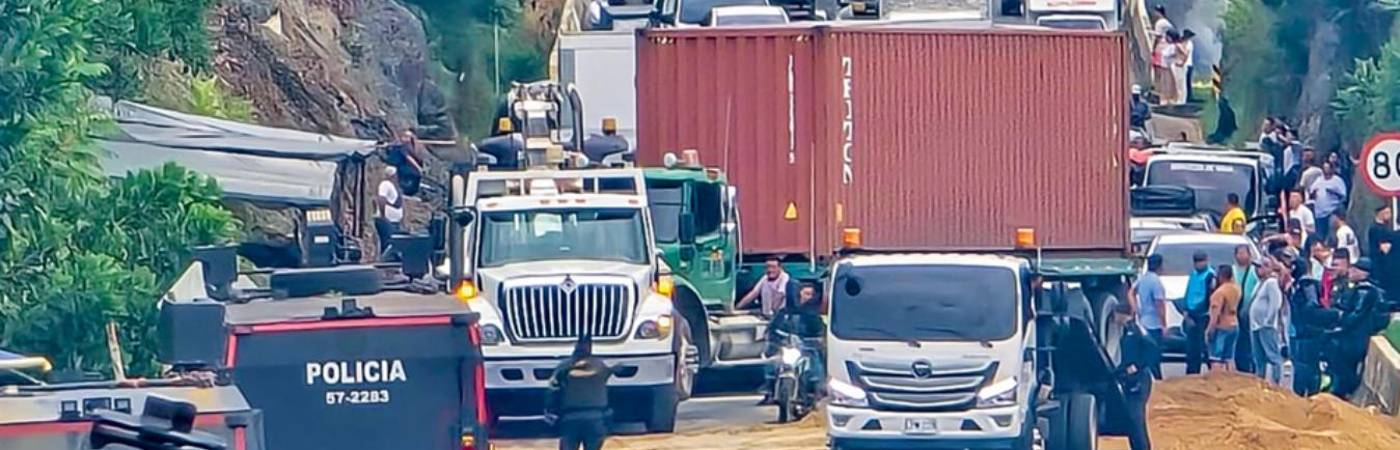 Manifestaciones durante el paro minero en el Bajo Cauca antioqueño. FOTO: SANTIAGO OLIVARES TOBÓN