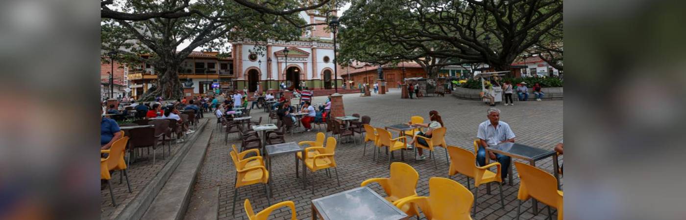 Parque principal de Ciudad Bolívar. FOTO: MANUEL SALDARRIAGA