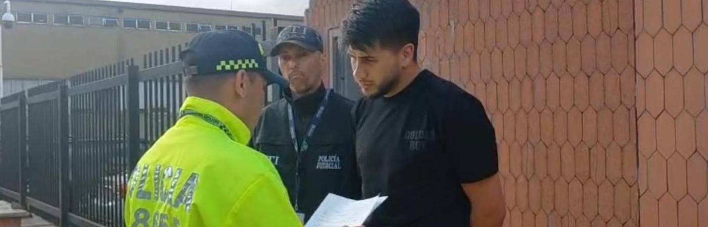 Momentos en que la Policía captura a Mateo Ramírez. FOTO: CORTESÍA FISCALÍA GENERAL DE LA NACIÓN