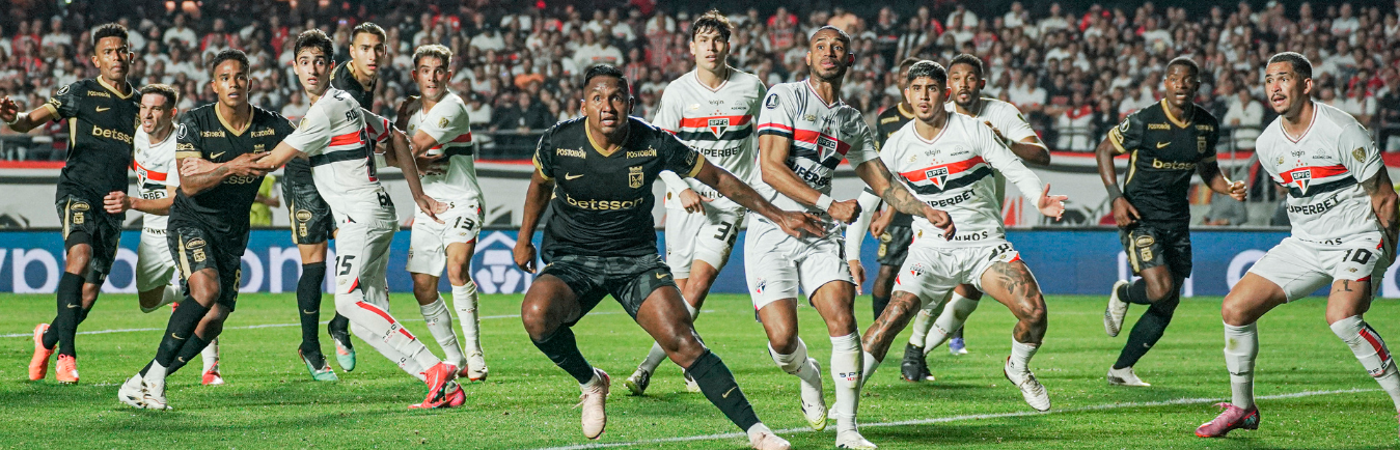 Alfredo Morelos (centro) logró el empate para Atlético Nacional ante Sao Paulo, obligando a los penales. /FOTO: CORTESÍA ATLÉTICO NACIONAL 